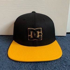 DC Shoes Fitted Hat 6 7/8-7 1/4 Black and Yellow